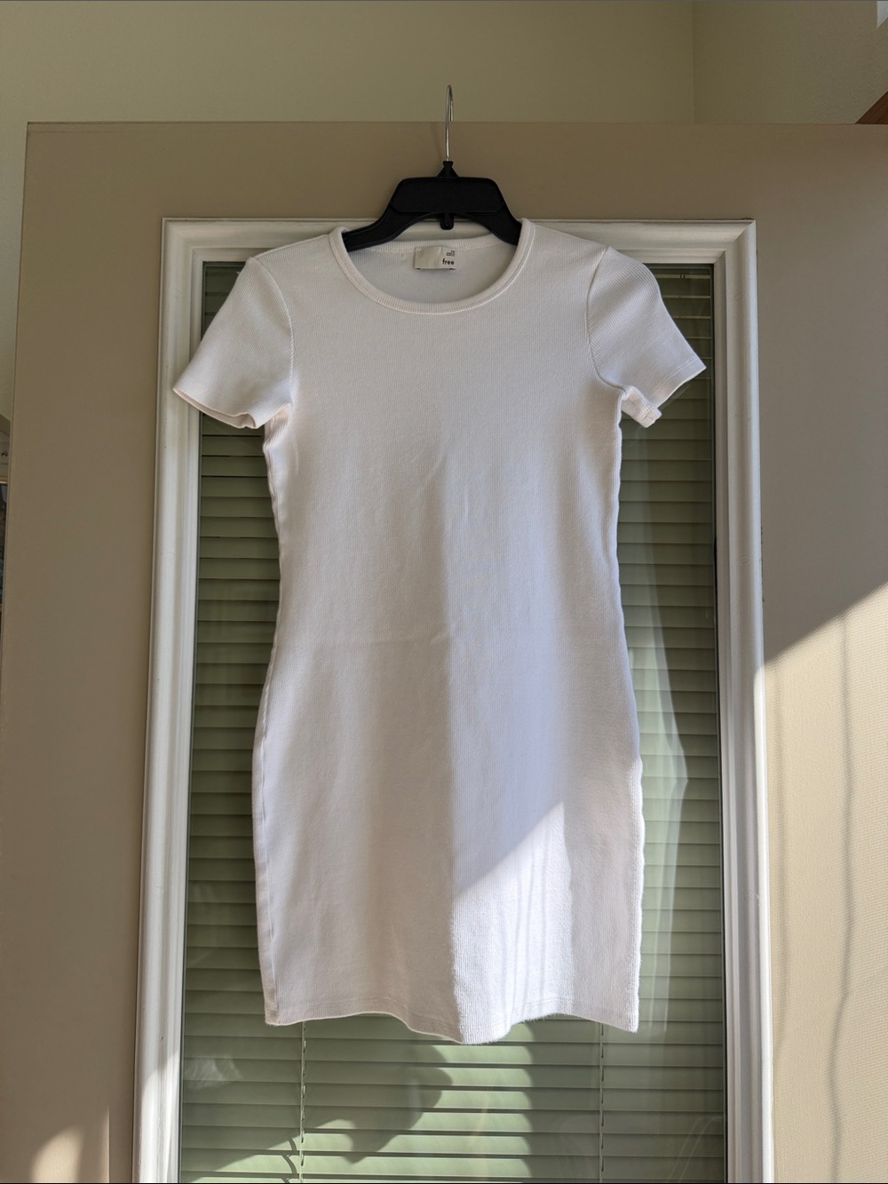 Aritzia Wilfred White Short-Sleeve Ribbed Knit Dress - Women XS